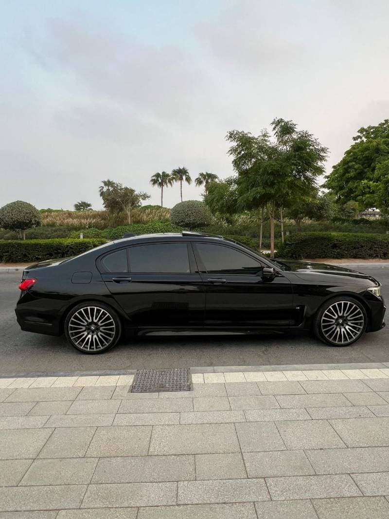 2020 BMW 740i thumbnail 7