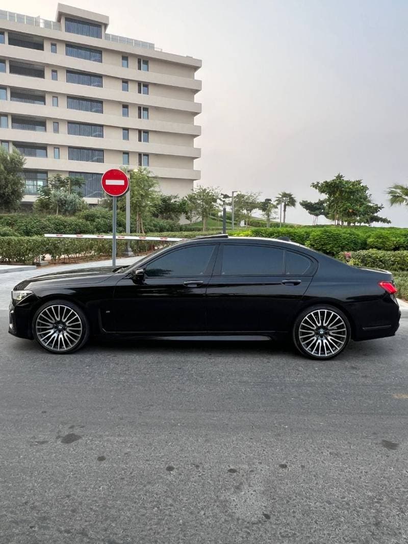 2020 BMW 740i thumbnail 8
