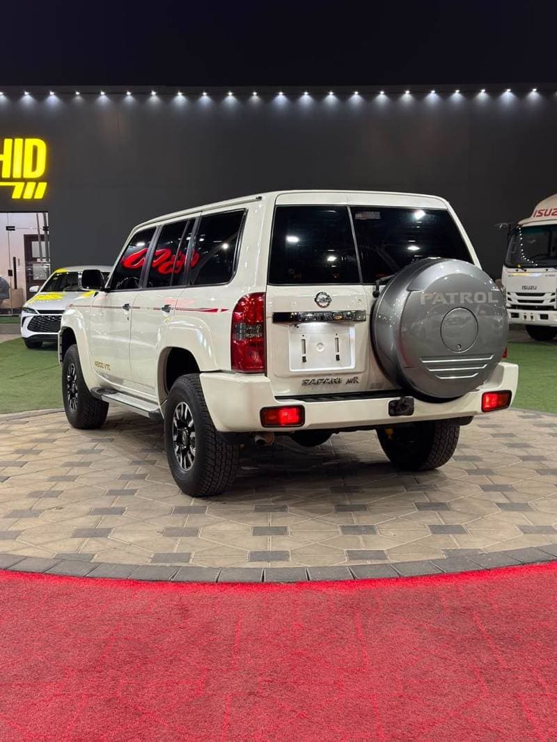 2017 Nissan Patrol SAFARI thumbnail 4