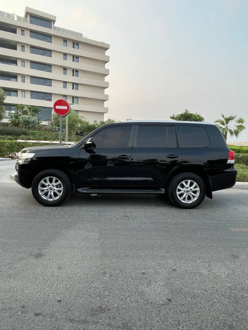 2019 Toyota Land Cruiser EXR thumbnail 3