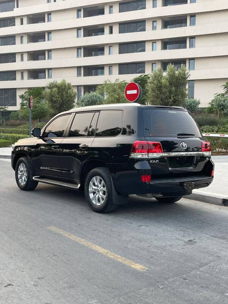 2019 Toyota Land Cruiser EXR thumbnail 4