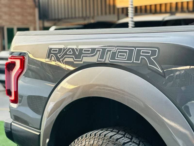 2018 Ford F 150 RAPTOR SUPER CAB thumbnail 3