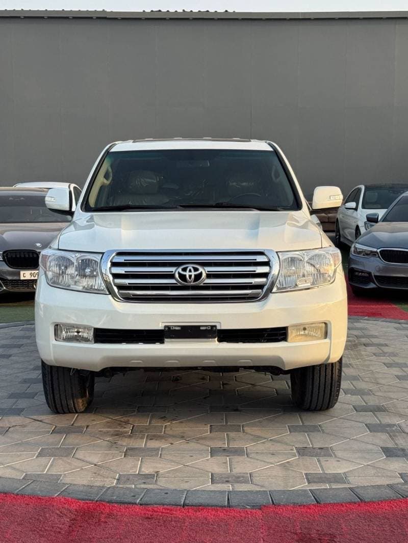 2010 Toyota Land Cruiser GXR thumbnail 2