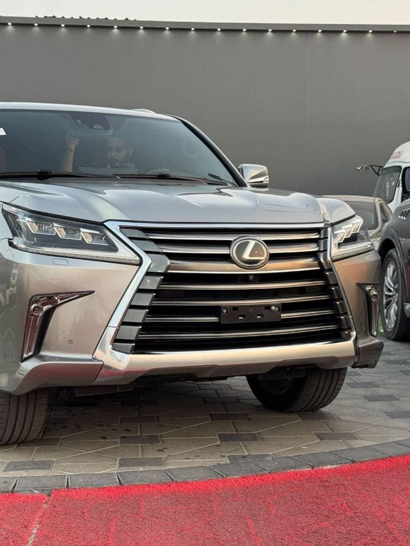 2017 Lexus LX570 PLATINUM thumbnail 5