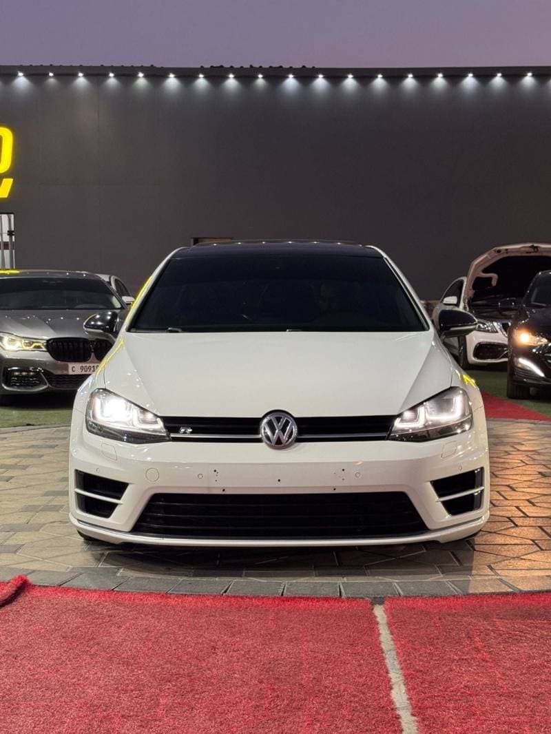 2015 Volkswagen Golf R thumbnail 3