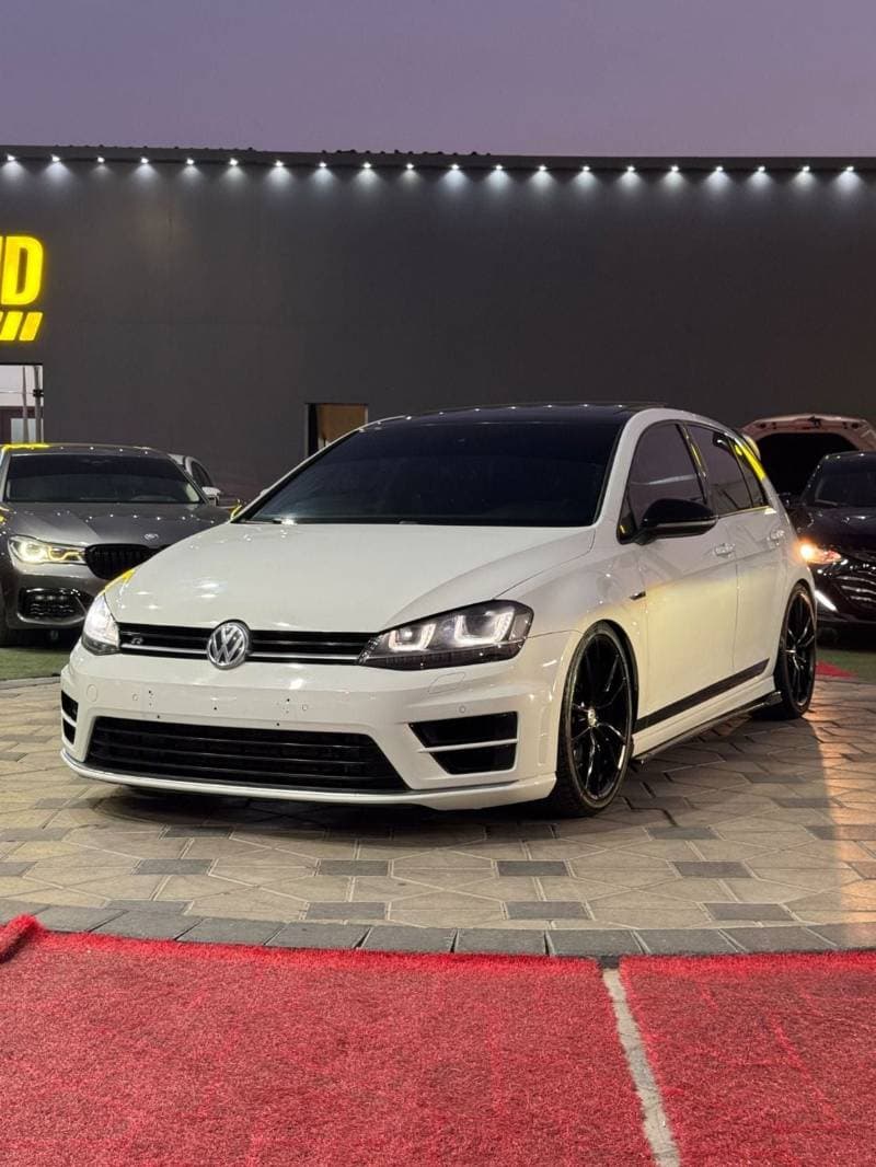 2015 Volkswagen Golf R thumbnail 2