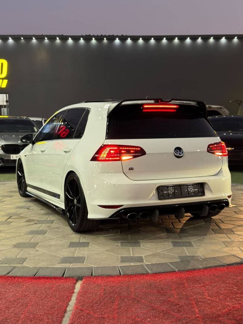 2015 Volkswagen Golf R thumbnail 7