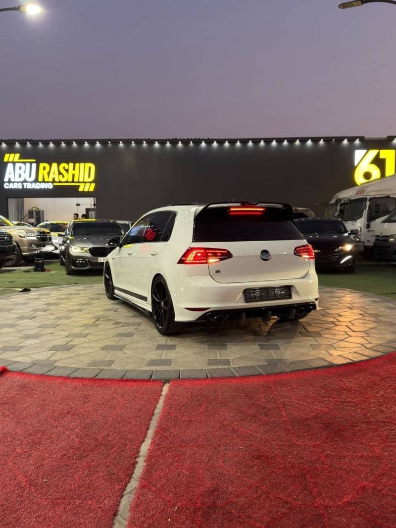 2015 Volkswagen Golf R thumbnail 5
