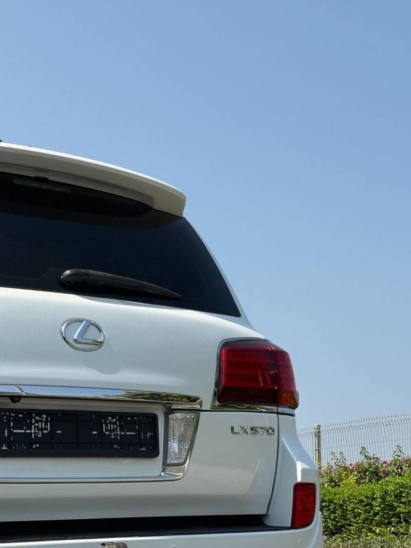 2011 Lexus LX570 NAVIGATION SPORT thumbnail 4