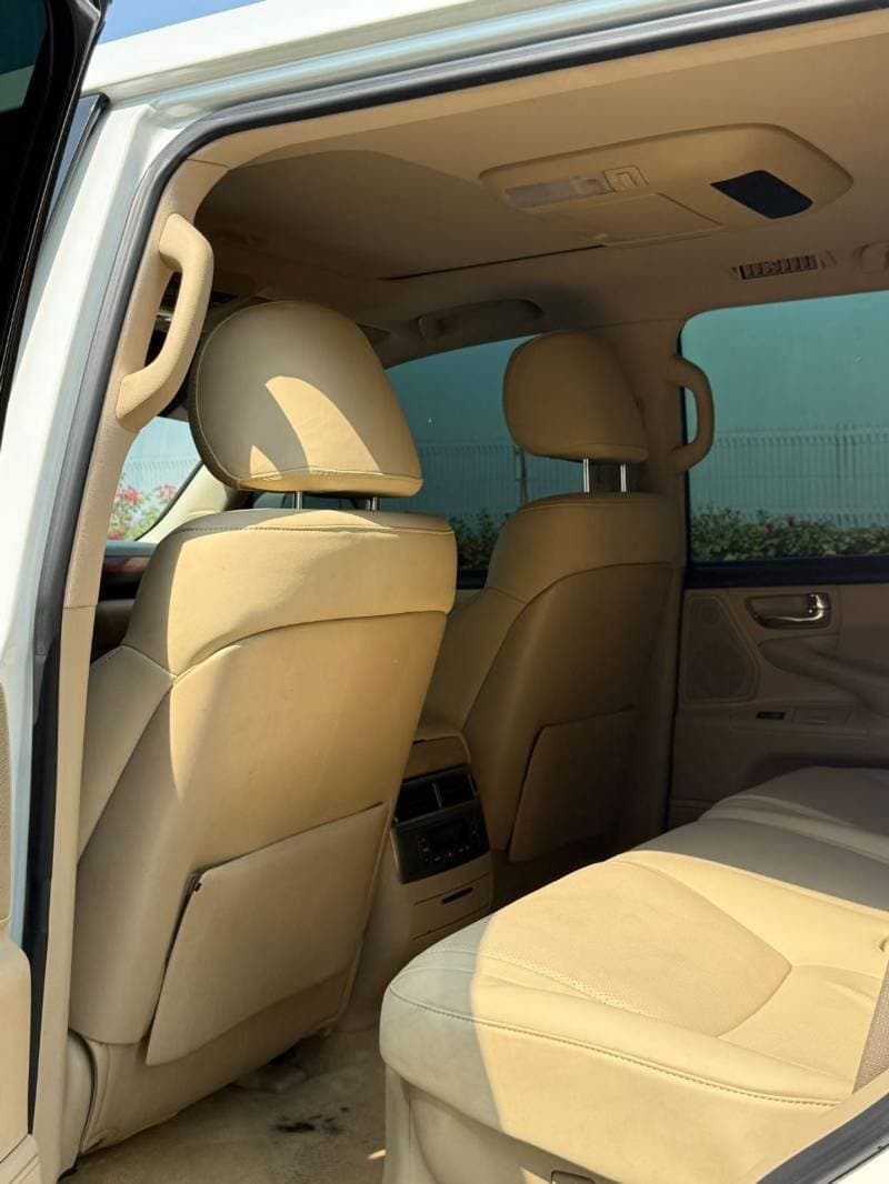 2011 Lexus LX570 NAVIGATION SPORT thumbnail 3