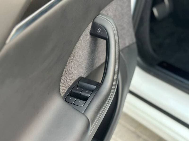 2023 Tesla Model S PLAID thumbnail 7