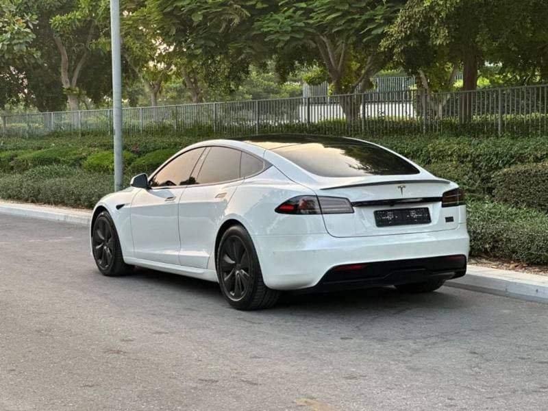 2023 Tesla Model S PLAID thumbnail 4