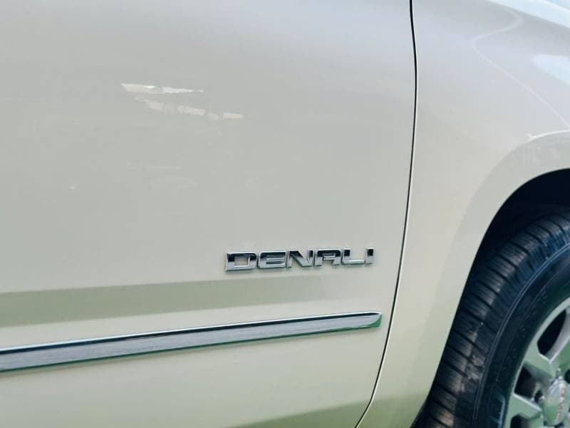 2015 GMC Yukon XL DENALI thumbnail 4