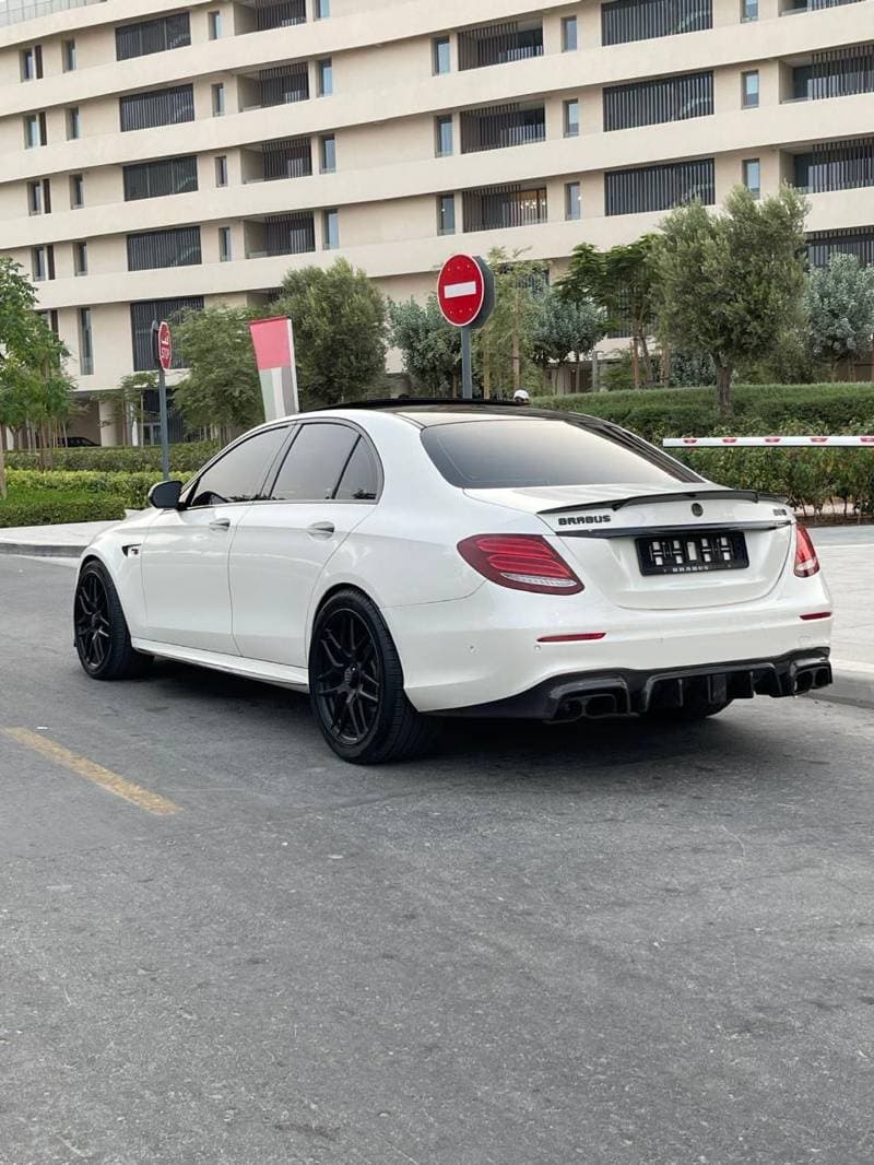 2017 Mercedes Benz E63 AMG S thumbnail 4