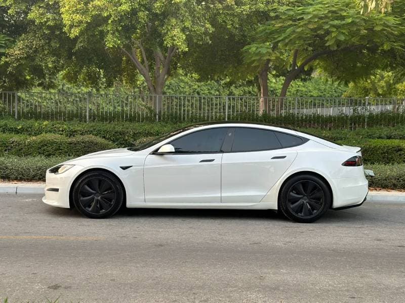 2023 Tesla Model S PLAID thumbnail 3