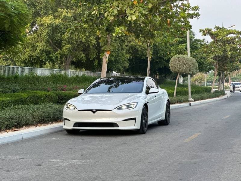 2023 Tesla Model S PLAID thumbnail 4