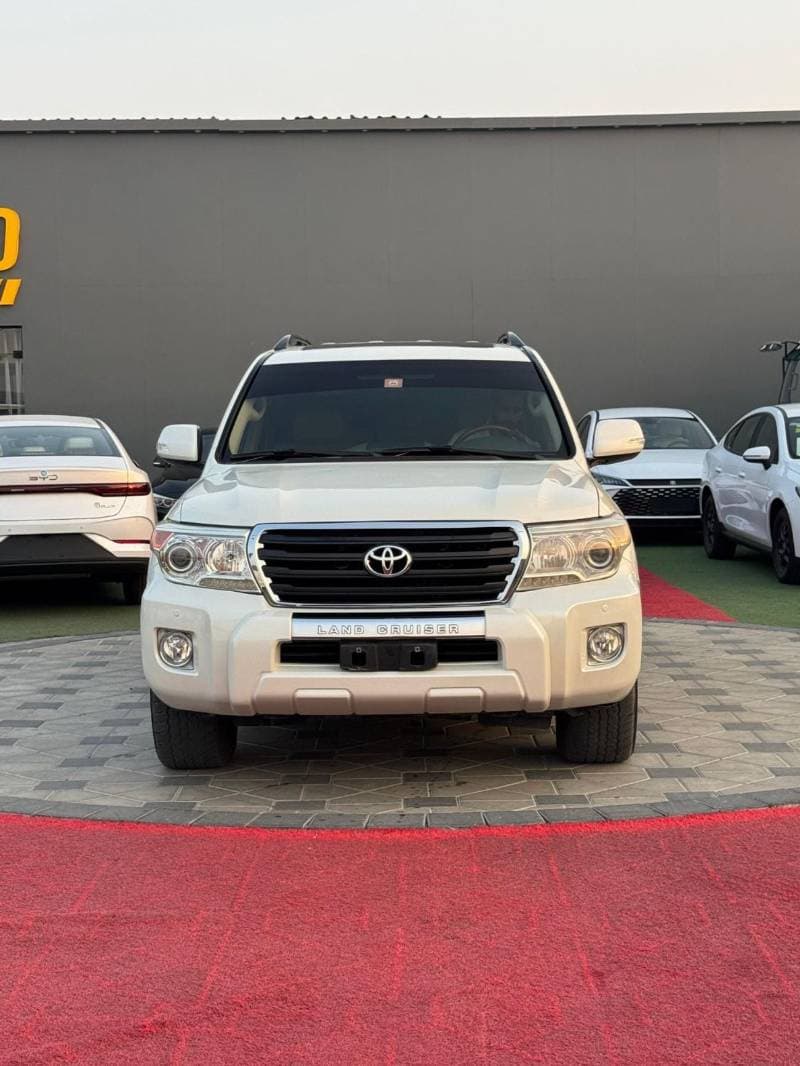 2012 Toyota Land Cruiser GXR thumbnail 2
