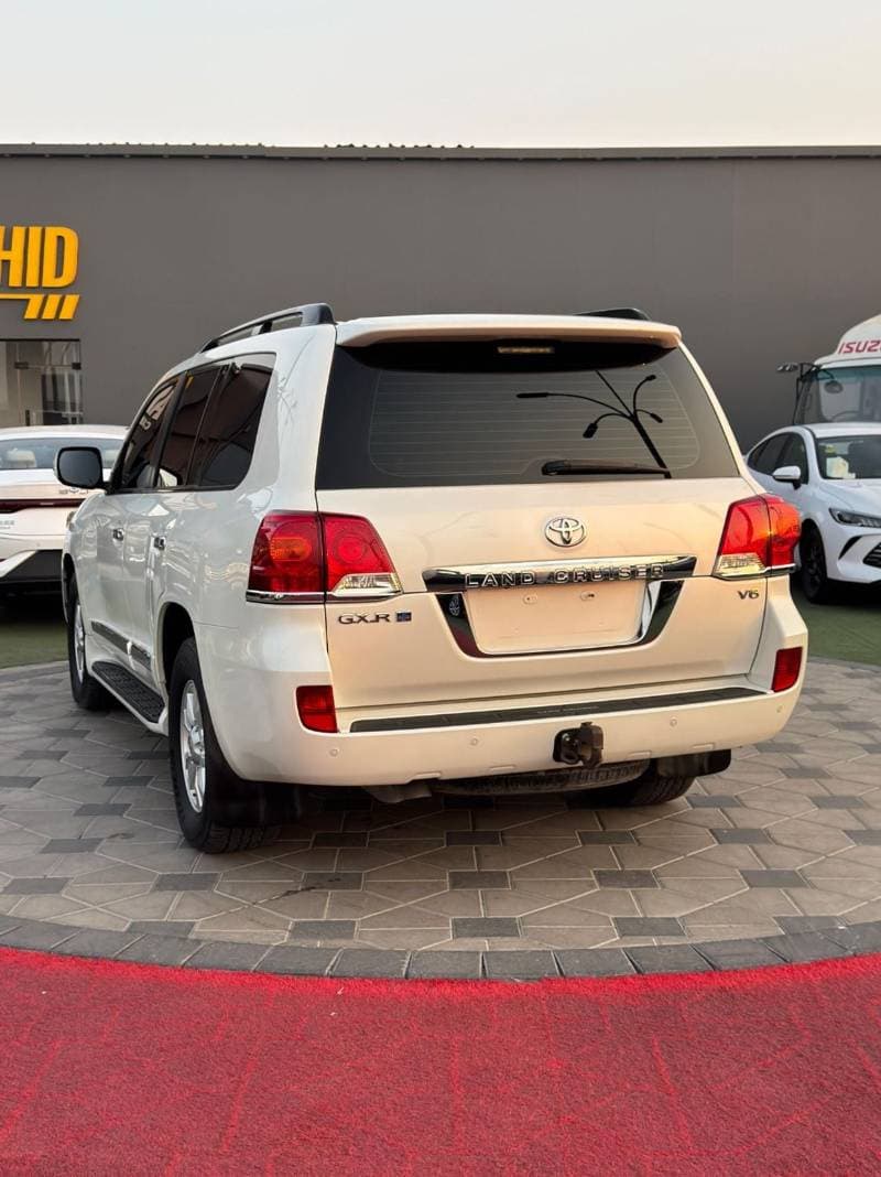 2012 Toyota Land Cruiser GXR thumbnail 6