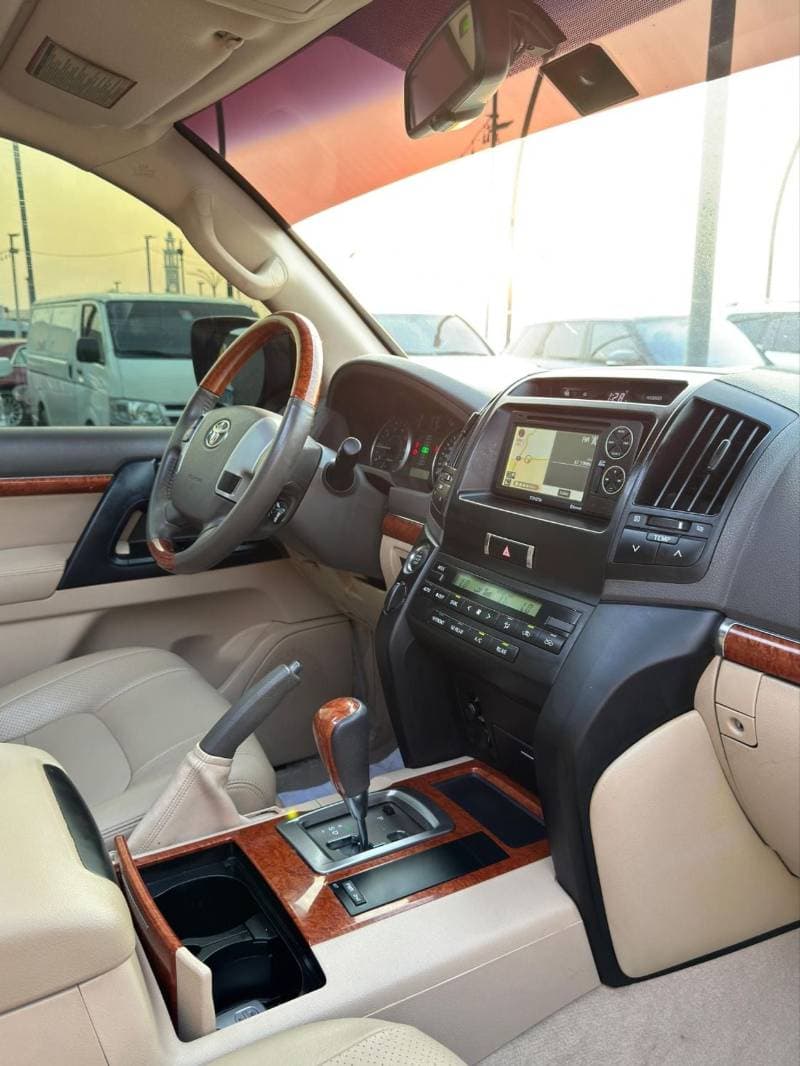 2012 Toyota Land Cruiser GXR thumbnail 7