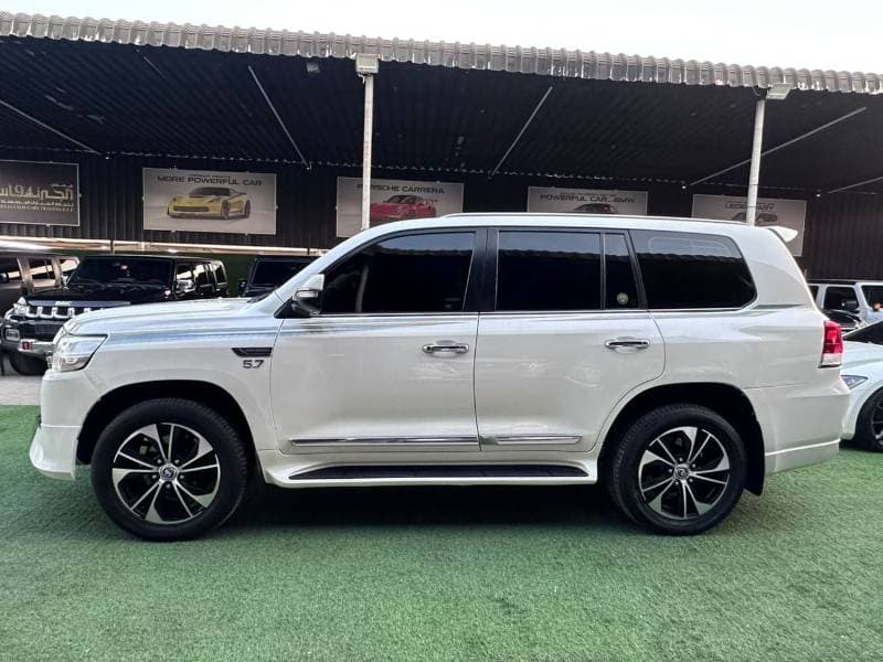 2016 Toyota Land Cruiser VXR thumbnail 4