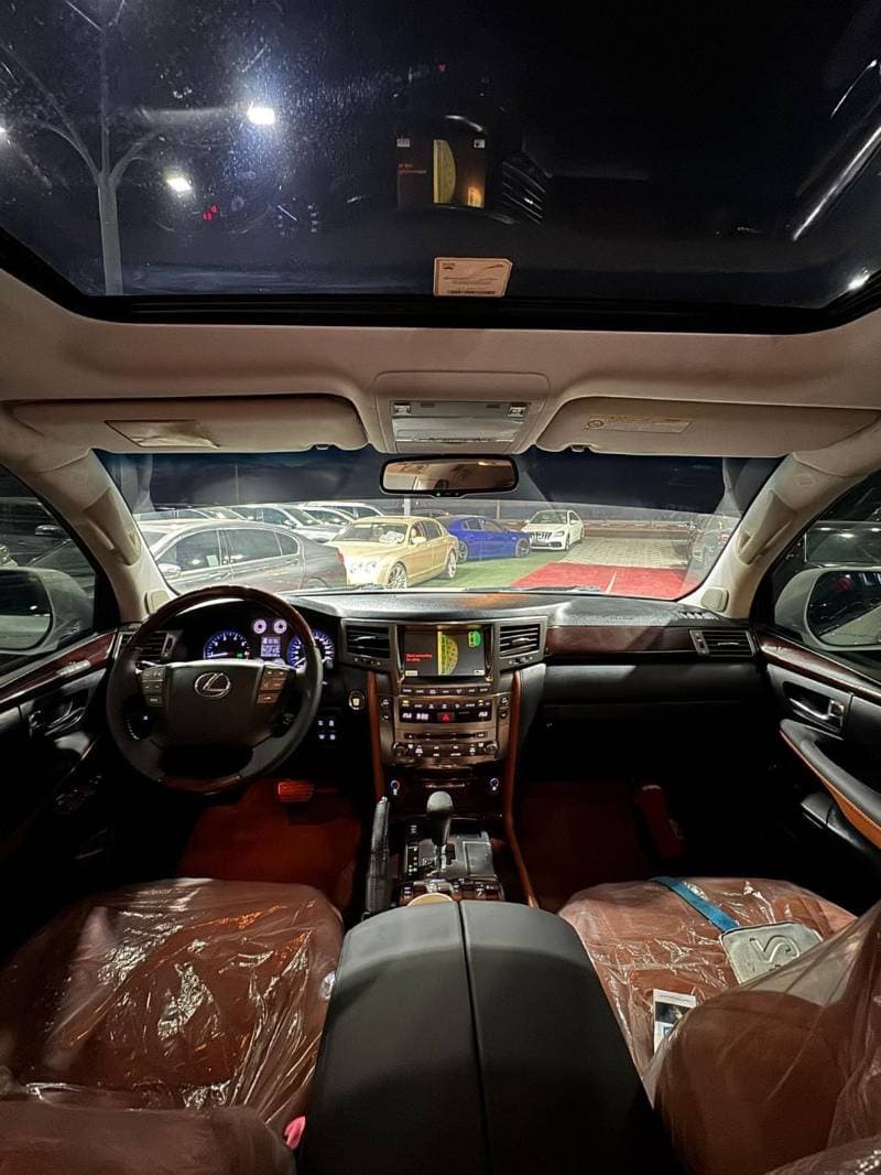 2011 Lexus LX570 TOP thumbnail 5
