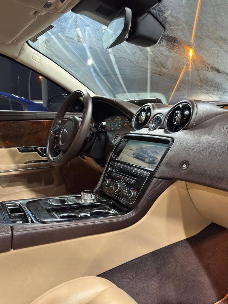 2018 Jaguar XJ PREMIUM LUXURY LWB thumbnail 4