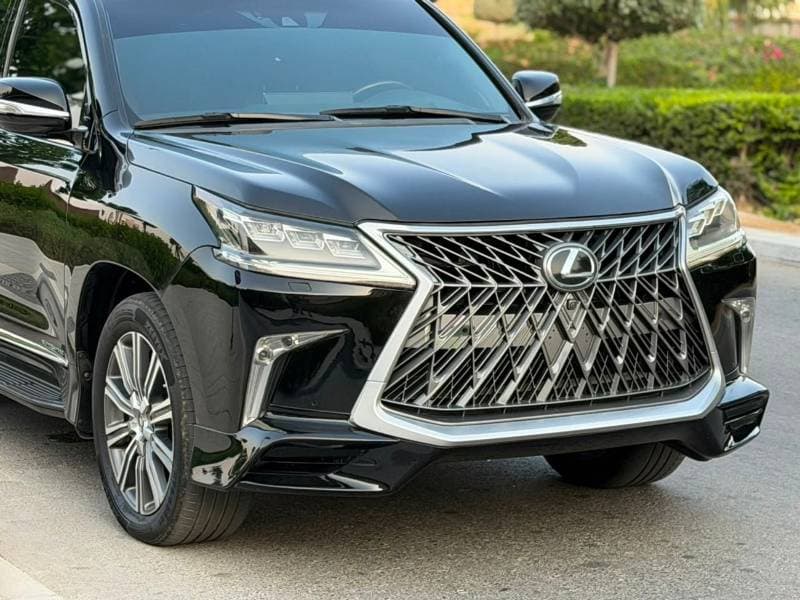 2017 Lexus LX570 SPORT PLUS thumbnail 4