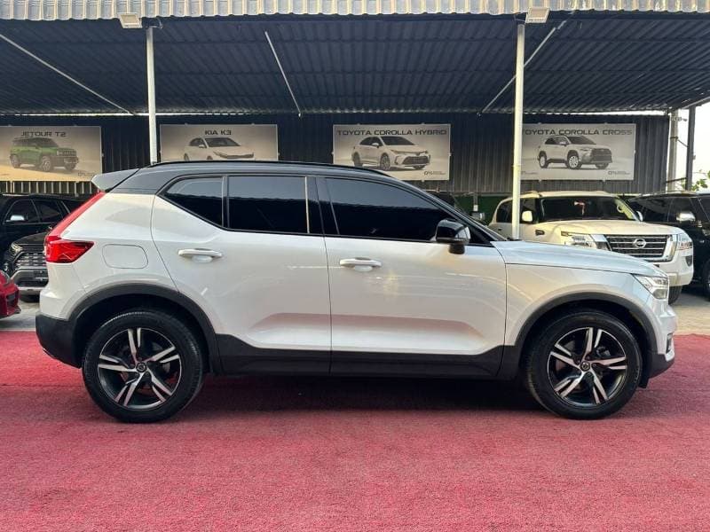 2020 Volvo XC40 R DESIGN thumbnail 6