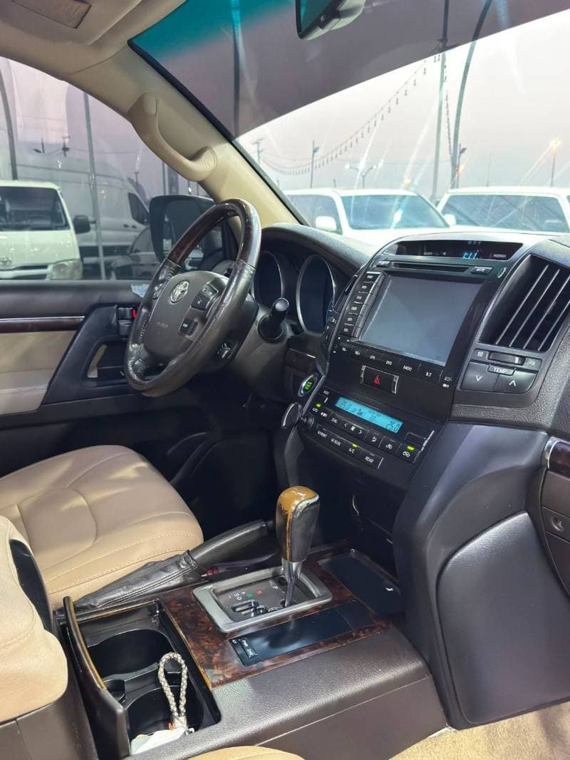 2010 Toyota Land Cruiser GXR thumbnail 5