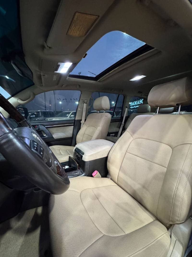2010 Toyota Land Cruiser GXR thumbnail 3