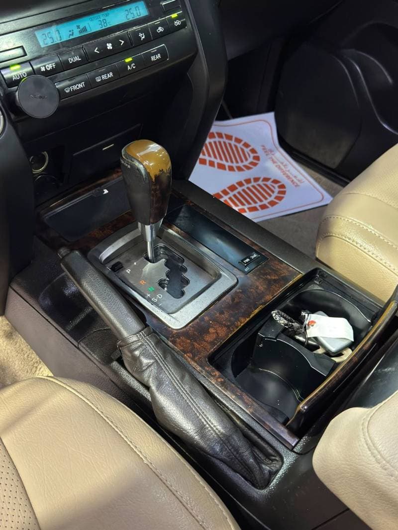 2010 Toyota Land Cruiser GXR thumbnail 7