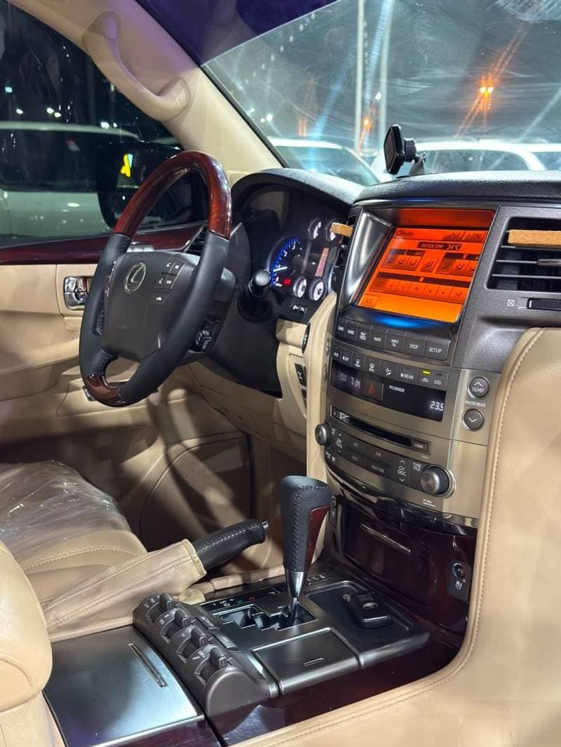 2011 Lexus LX570 TOP thumbnail 7