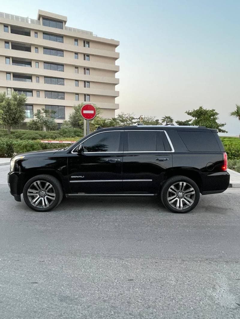 2019 GMC Yukon DENALI thumbnail 3