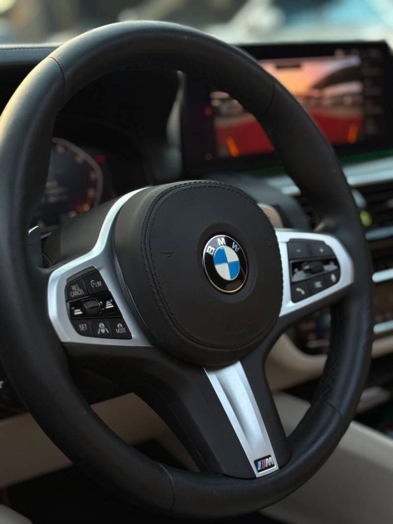 2021 BMW 550i xDrive thumbnail 5