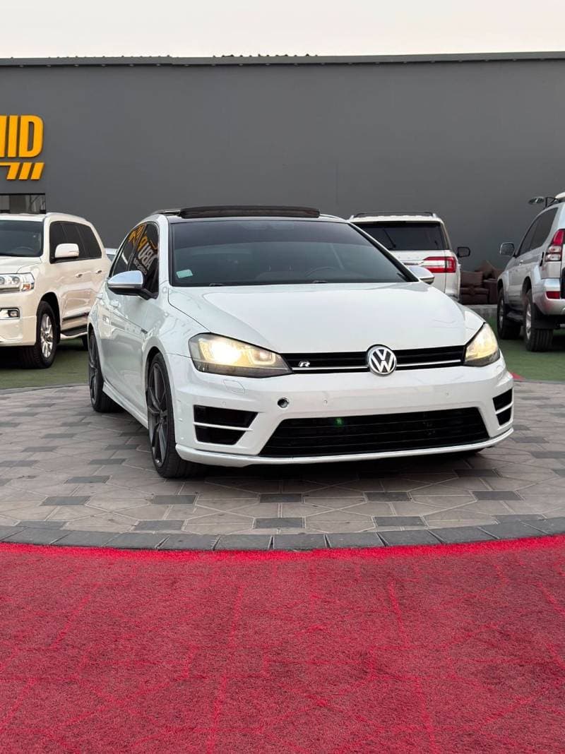 2016 Volkswagen Golf R thumbnail 3
