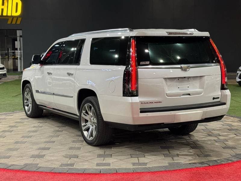 2016 Cadillac Escalade PLATINUM thumbnail 3