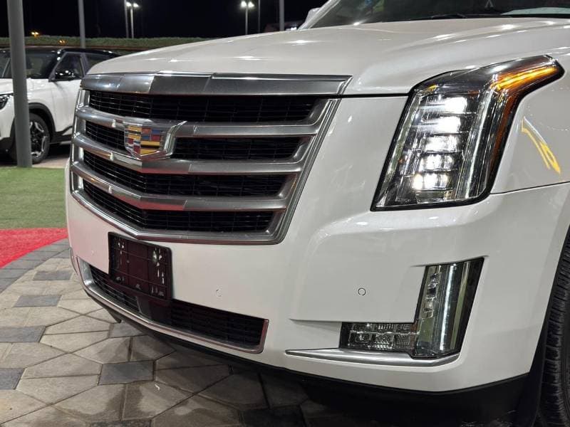 2016 Cadillac Escalade PLATINUM thumbnail 2