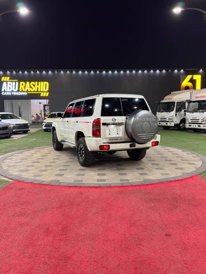 2017 Nissan Patrol LE T1 thumbnail 6