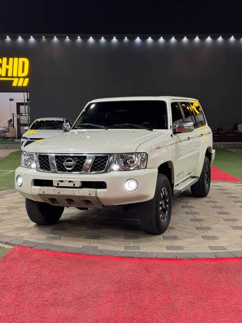 2017 Nissan Patrol LE T1 thumbnail 4