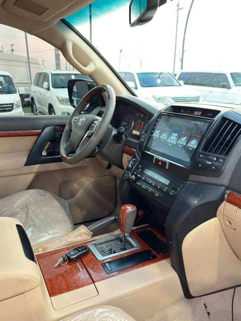 2015 Toyota Land Cruiser GXR thumbnail 8