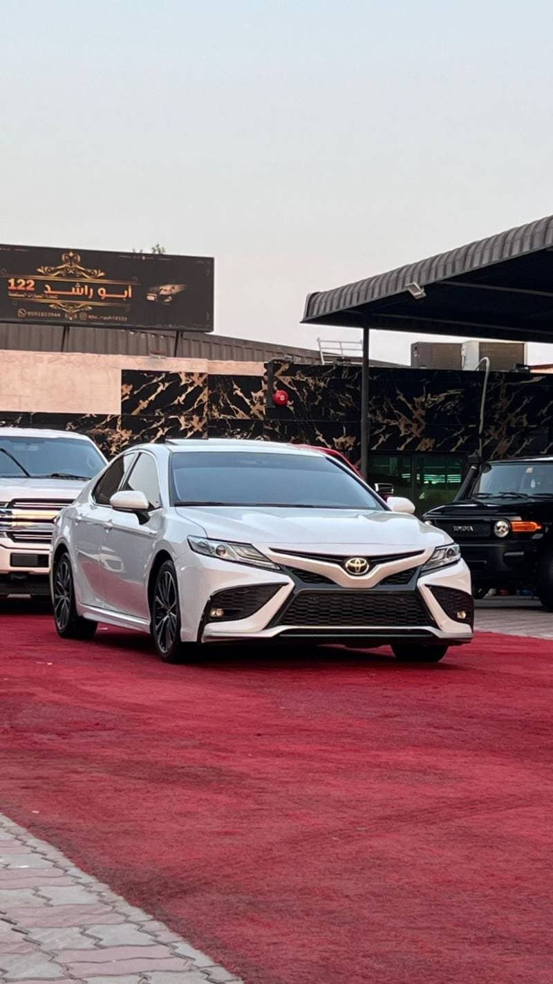 2019 Toyota Camry SPORT thumbnail 3