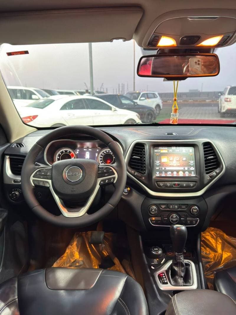 2016 Jeep Cherokee LIMITED thumbnail 5