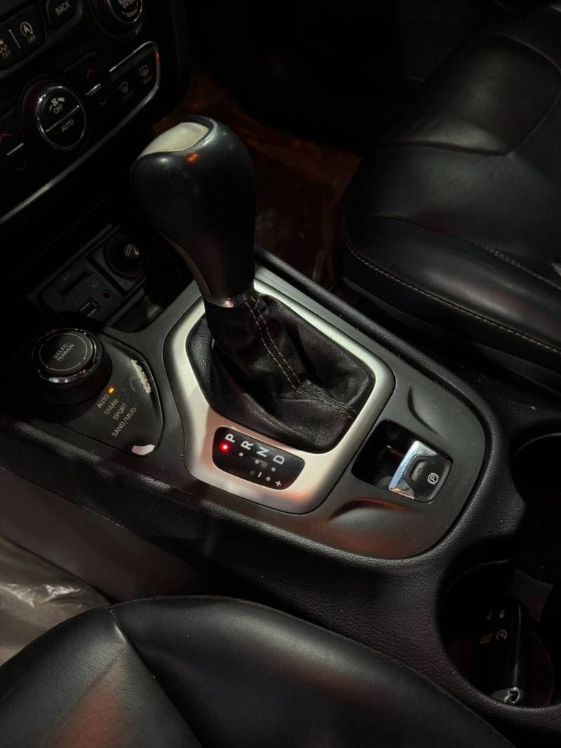 2016 Jeep Cherokee LIMITED thumbnail 8