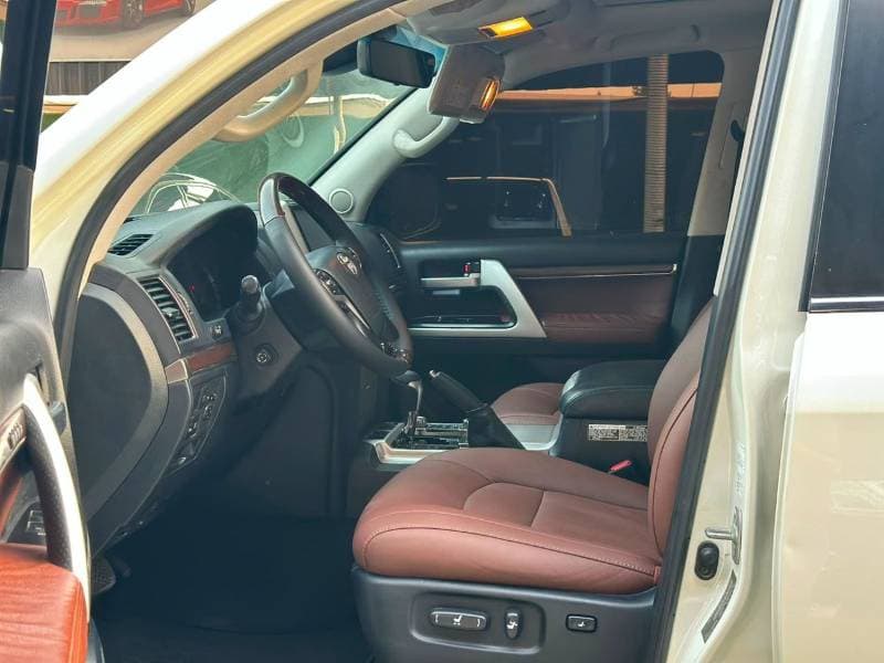 2016 Toyota Land Cruiser VXR thumbnail 7