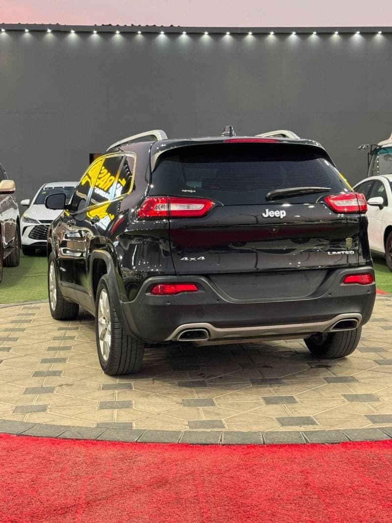 2016 Jeep Cherokee LIMITED thumbnail 3