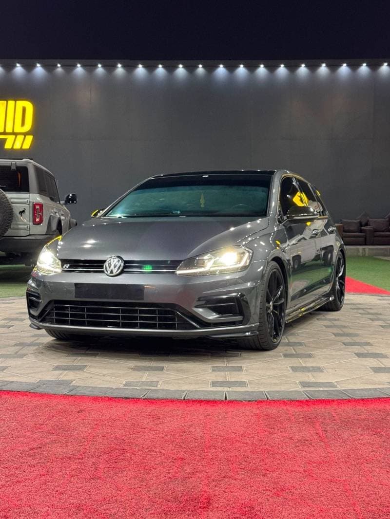 2018 Volkswagen Golf R thumbnail 3