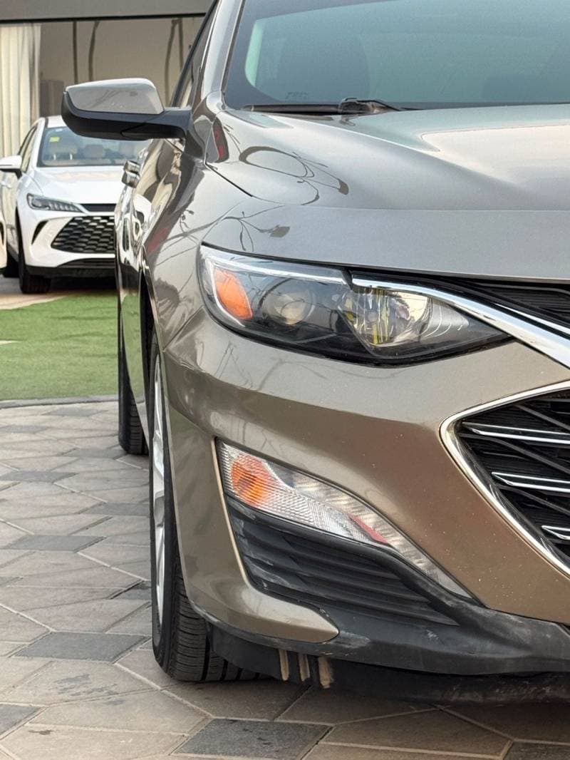 2020 Chevrolet Malibu LT thumbnail 2