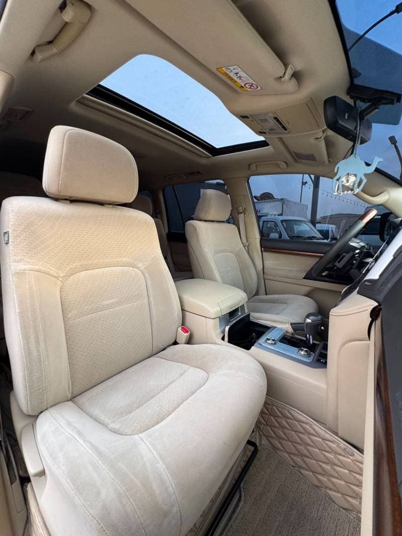 2017 Toyota Land Cruiser EXR thumbnail 8