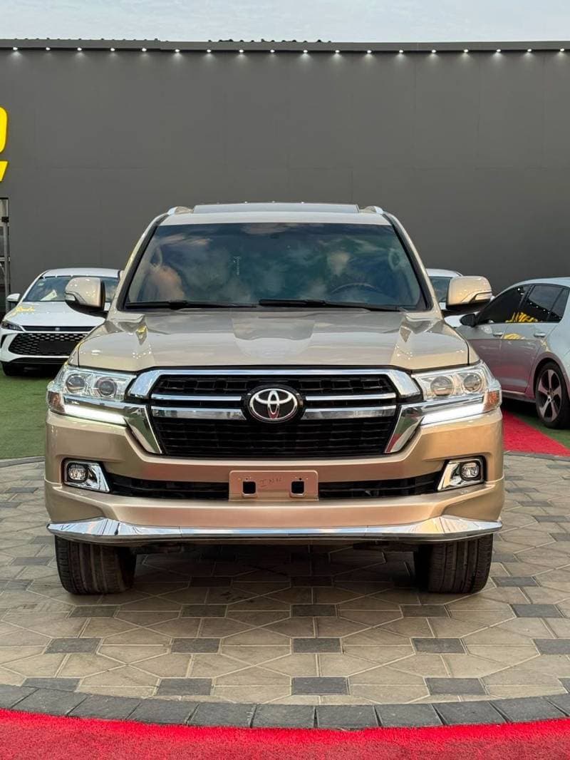 2015 Toyota Land Cruiser GXR thumbnail 3