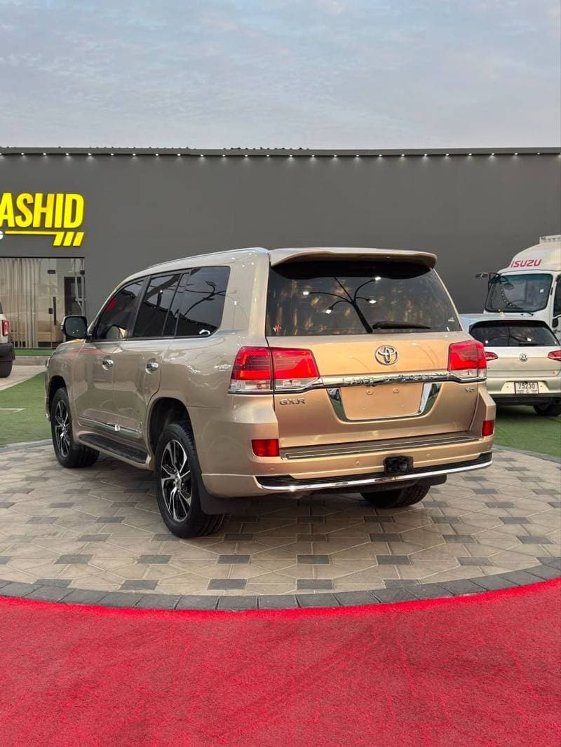 2015 Toyota Land Cruiser GXR thumbnail 2